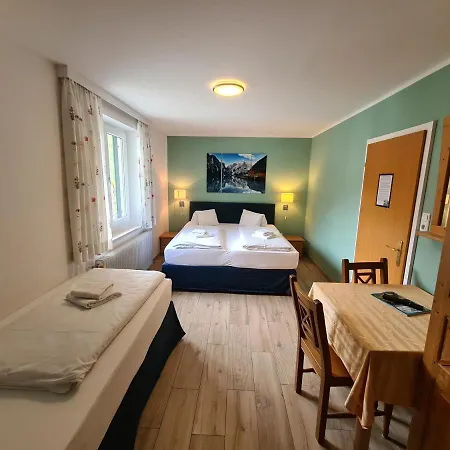 Hallstatt Self Check In Bed & Breakfast *